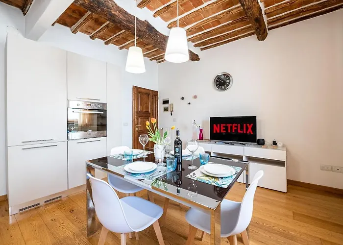 35 Nel Centro Storico Di In The Historic Center Of סיינה