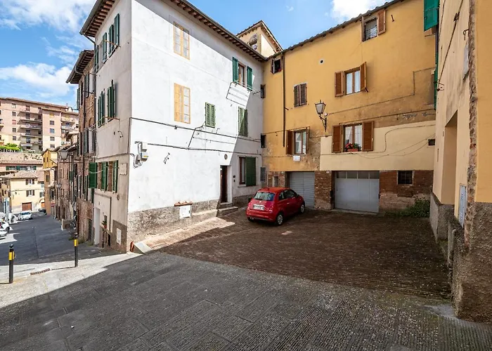 35 Nel Centro Storico Di In The Historic Center Of *